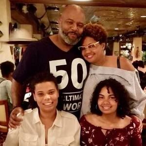 Meet your Posher, Averi